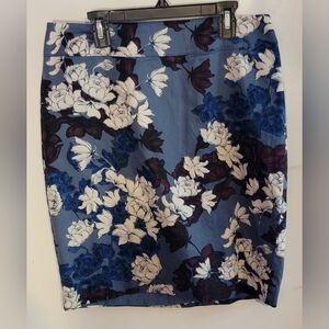 Loft Floral Blue and White Women's Skirt Size 6